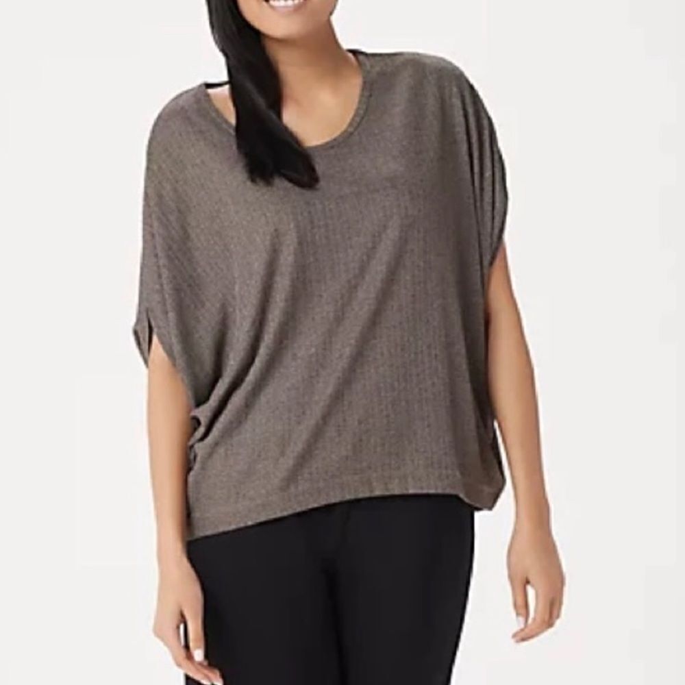 Lisa
Rinna Collection Round-Neck Batwing Top